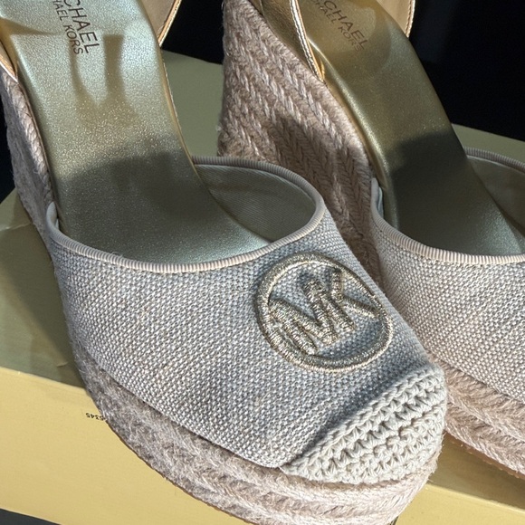 Michael Kors Larissa Wedge Espadrille Met Canvas Embroidered Pale Gold Sz 6 - Picture 5 of 7